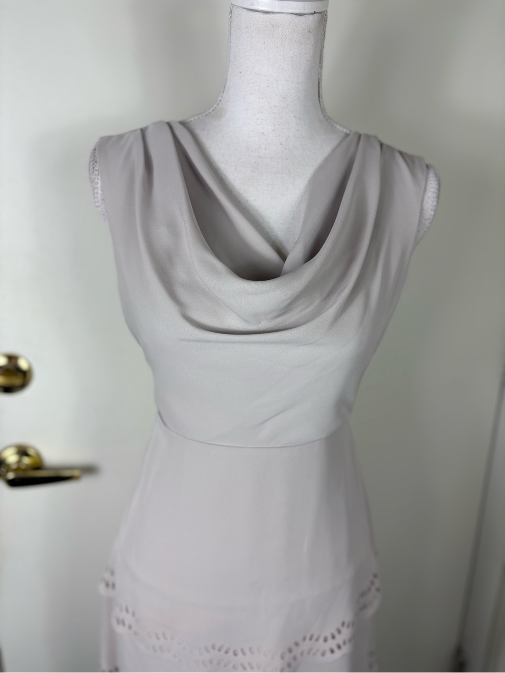Spense Women Sz 4 Sleeveless lined laser cut draped neck Beige Scallop Hem Dress - Picture 7 of 11